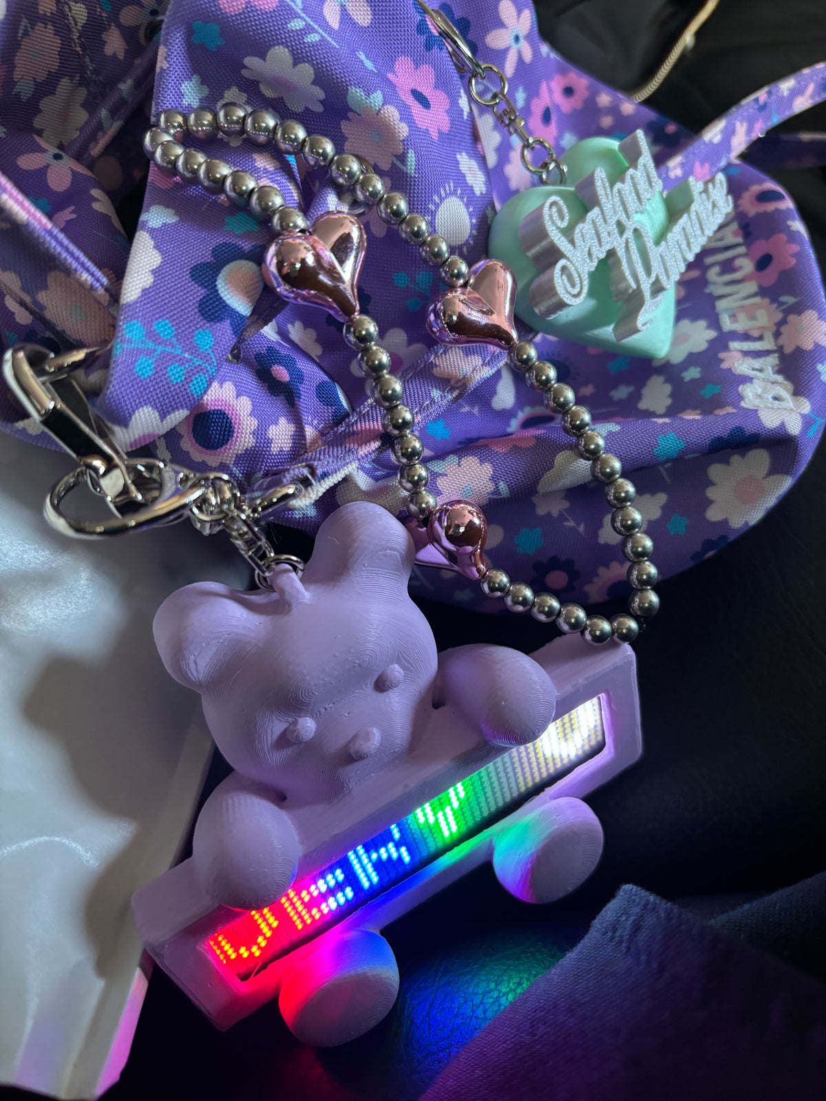 バックにつけたチャームクマ型LEDメッセージキーホルダー MESSAGE BEAR